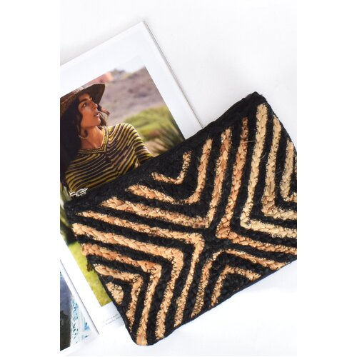 Contrast Pattern Weave Clutch