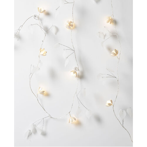 Wanderlust LED garland with flowers